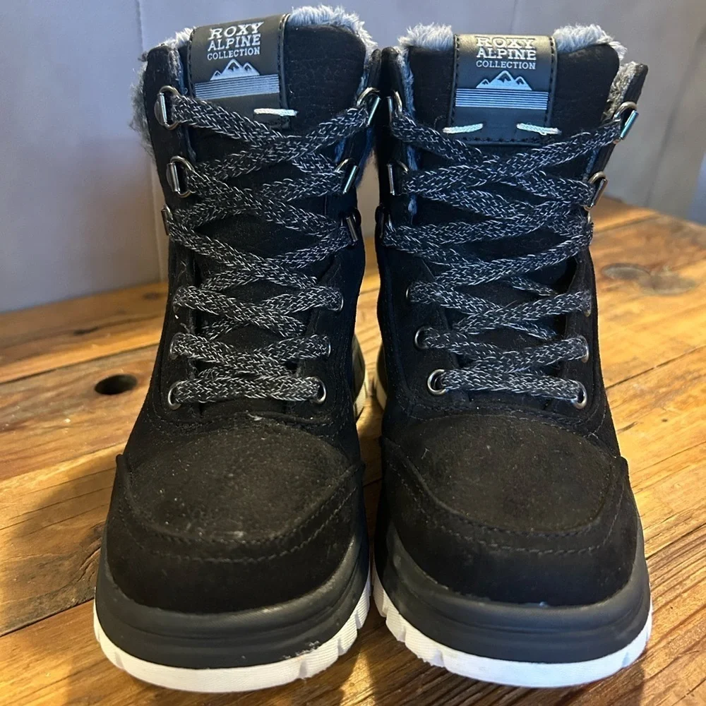 Roxy girls Karmel lace up boots